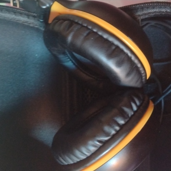 Dual Channel Wireless Headphones NWOT - Picture 4 of 5